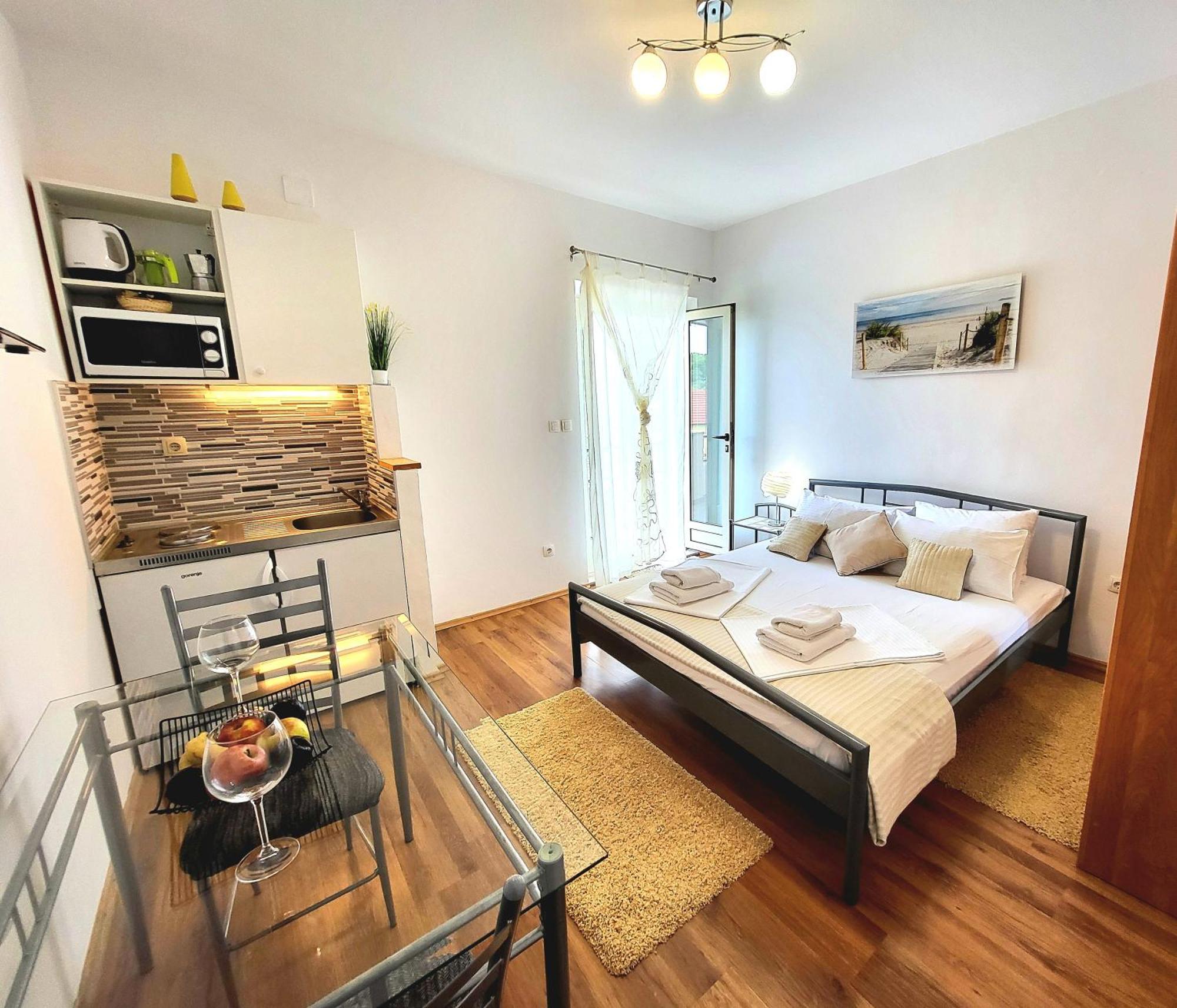 Apartments Vrisnik 耶尔萨 外观 照片