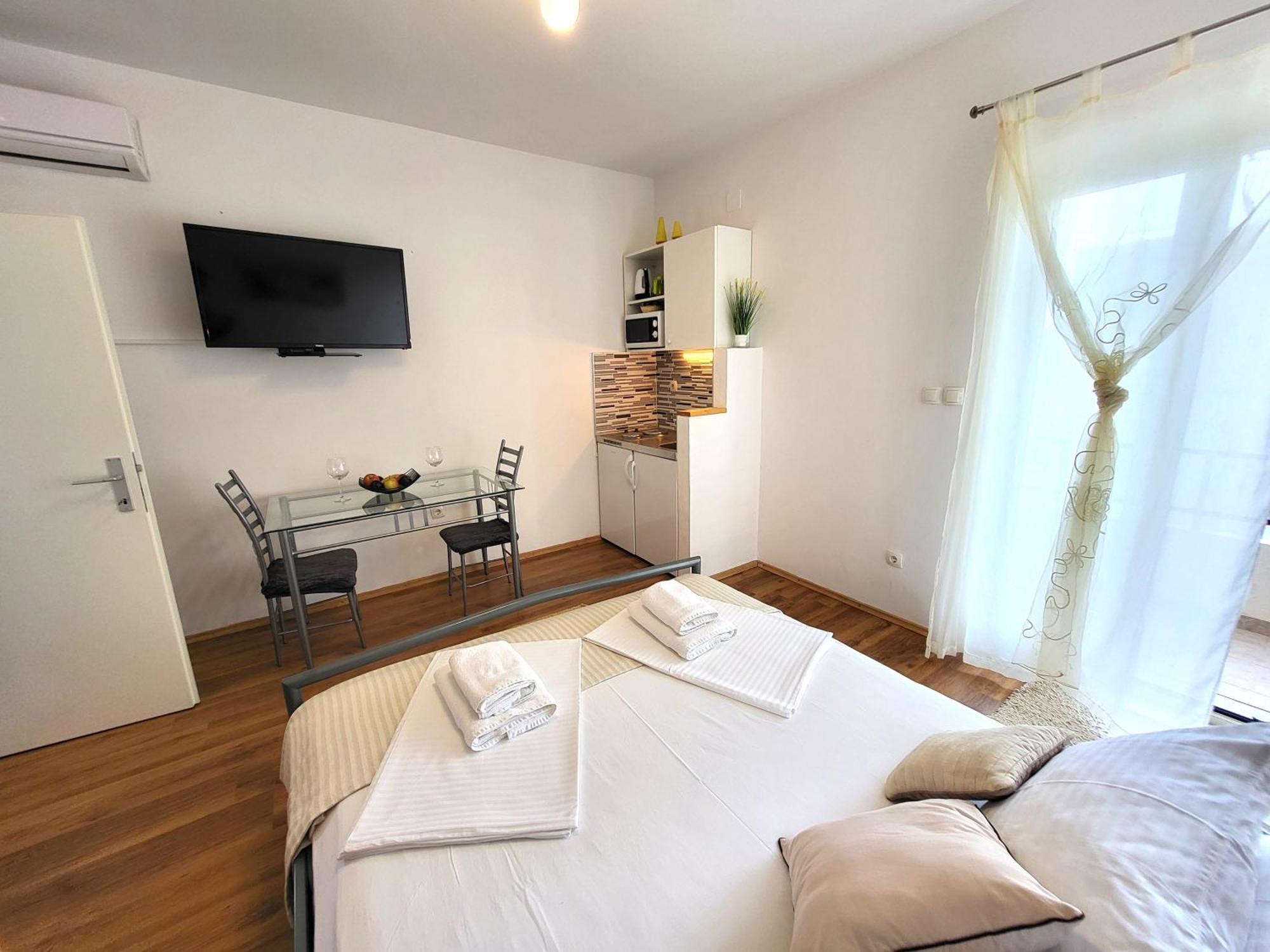 Apartments Vrisnik 耶尔萨 外观 照片
