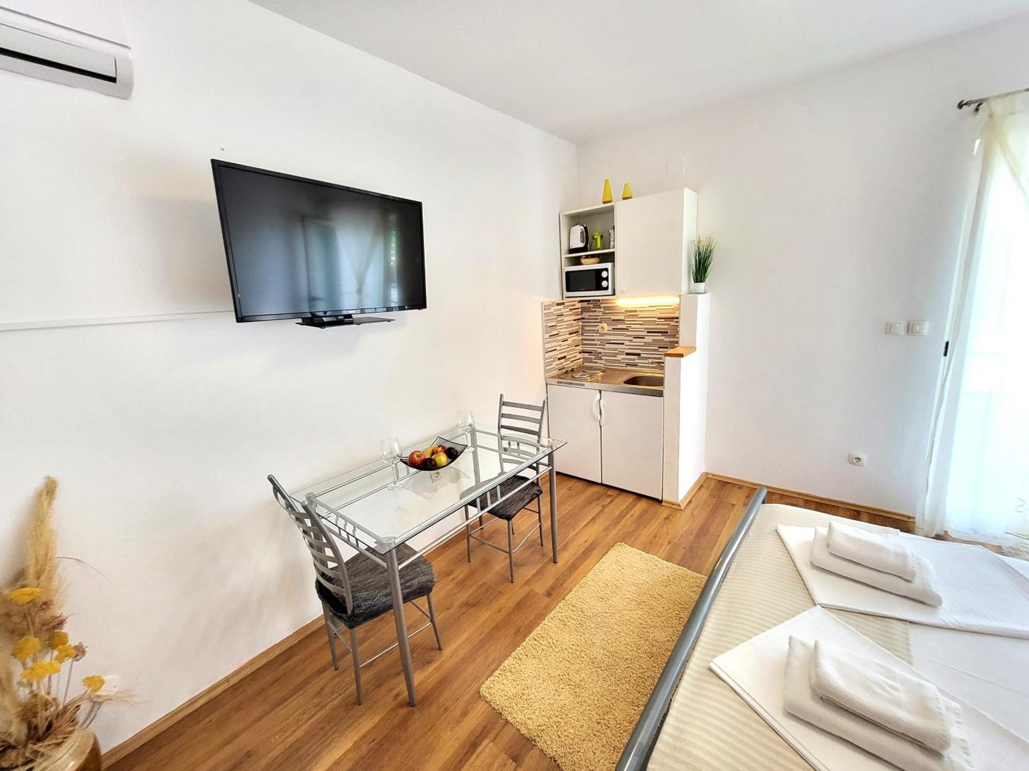 Apartments Vrisnik 耶尔萨 外观 照片