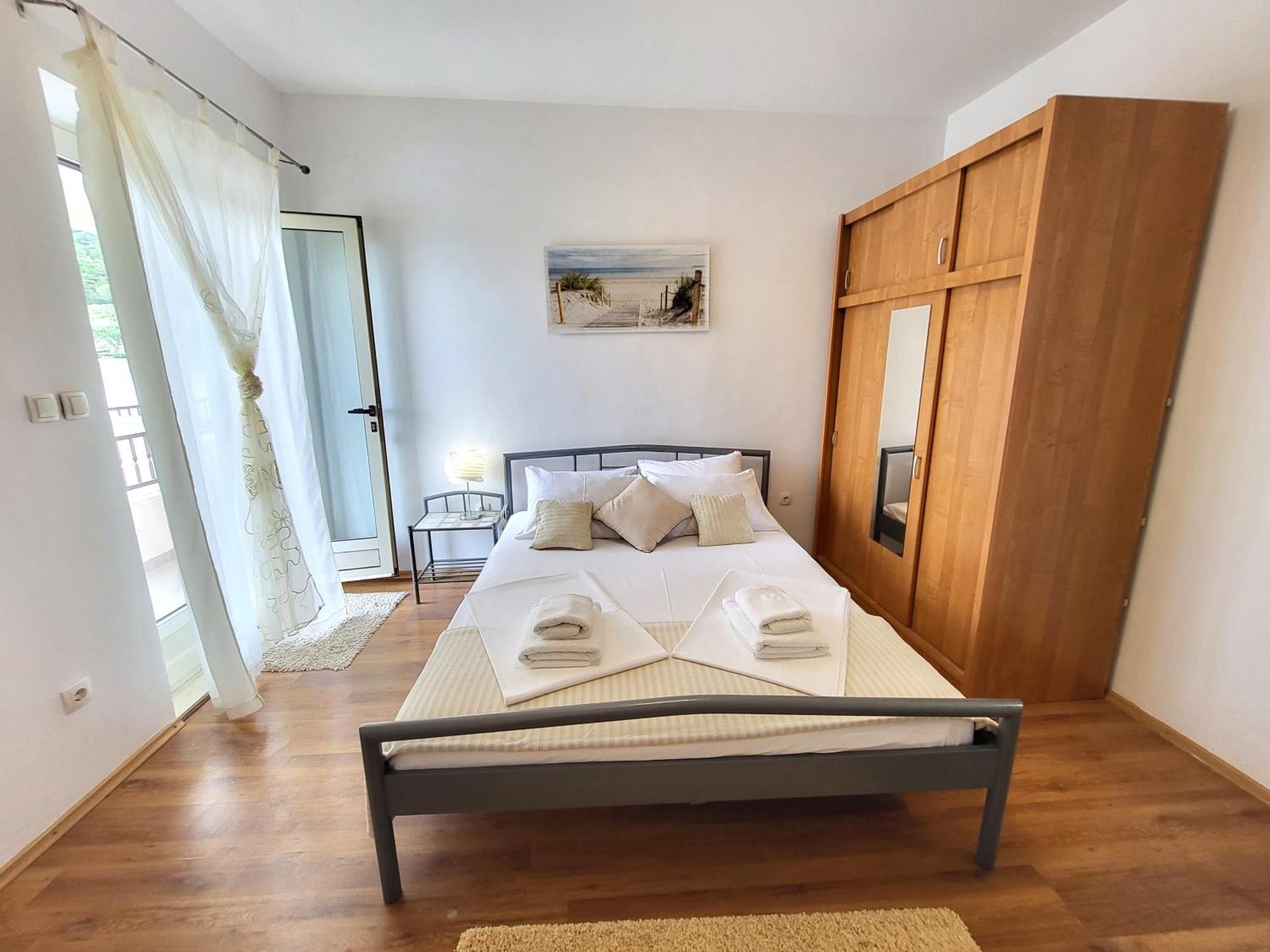 Apartments Vrisnik 耶尔萨 外观 照片
