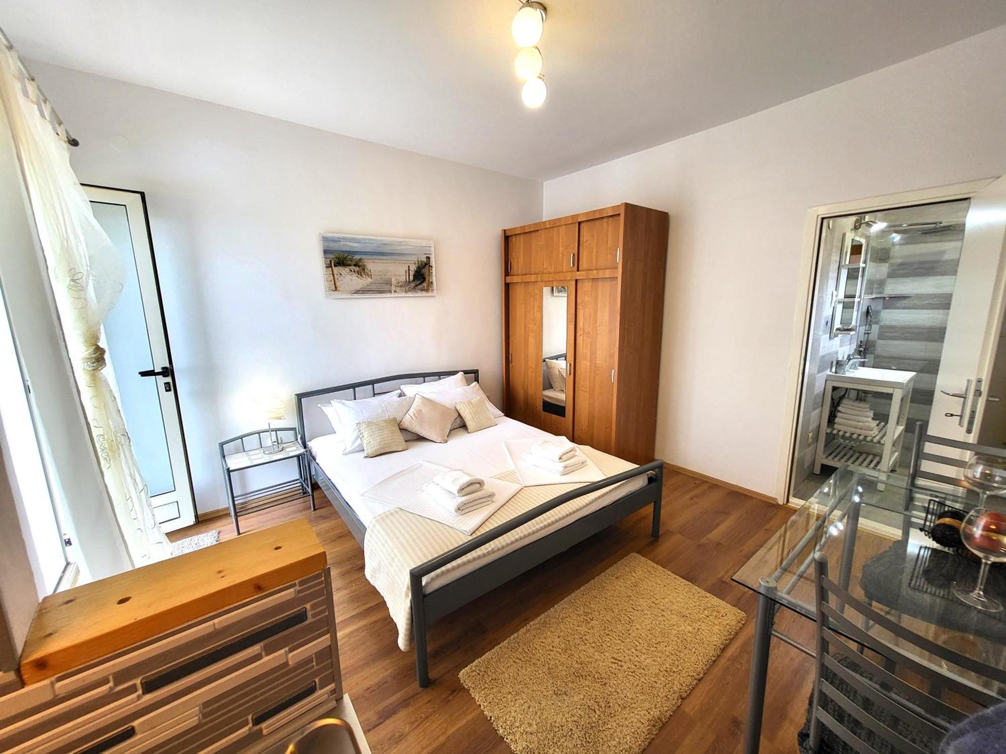 Apartments Vrisnik 耶尔萨 外观 照片