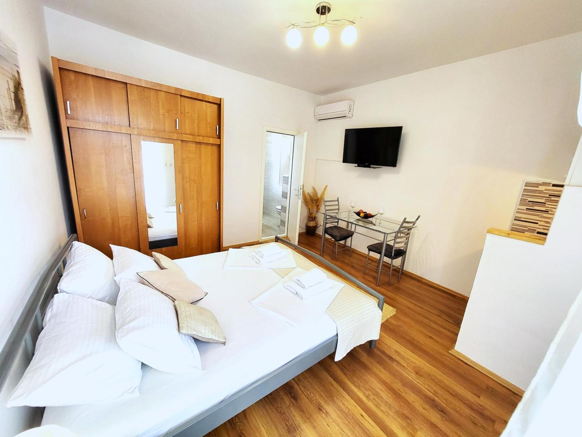 Apartments Vrisnik 耶尔萨 外观 照片