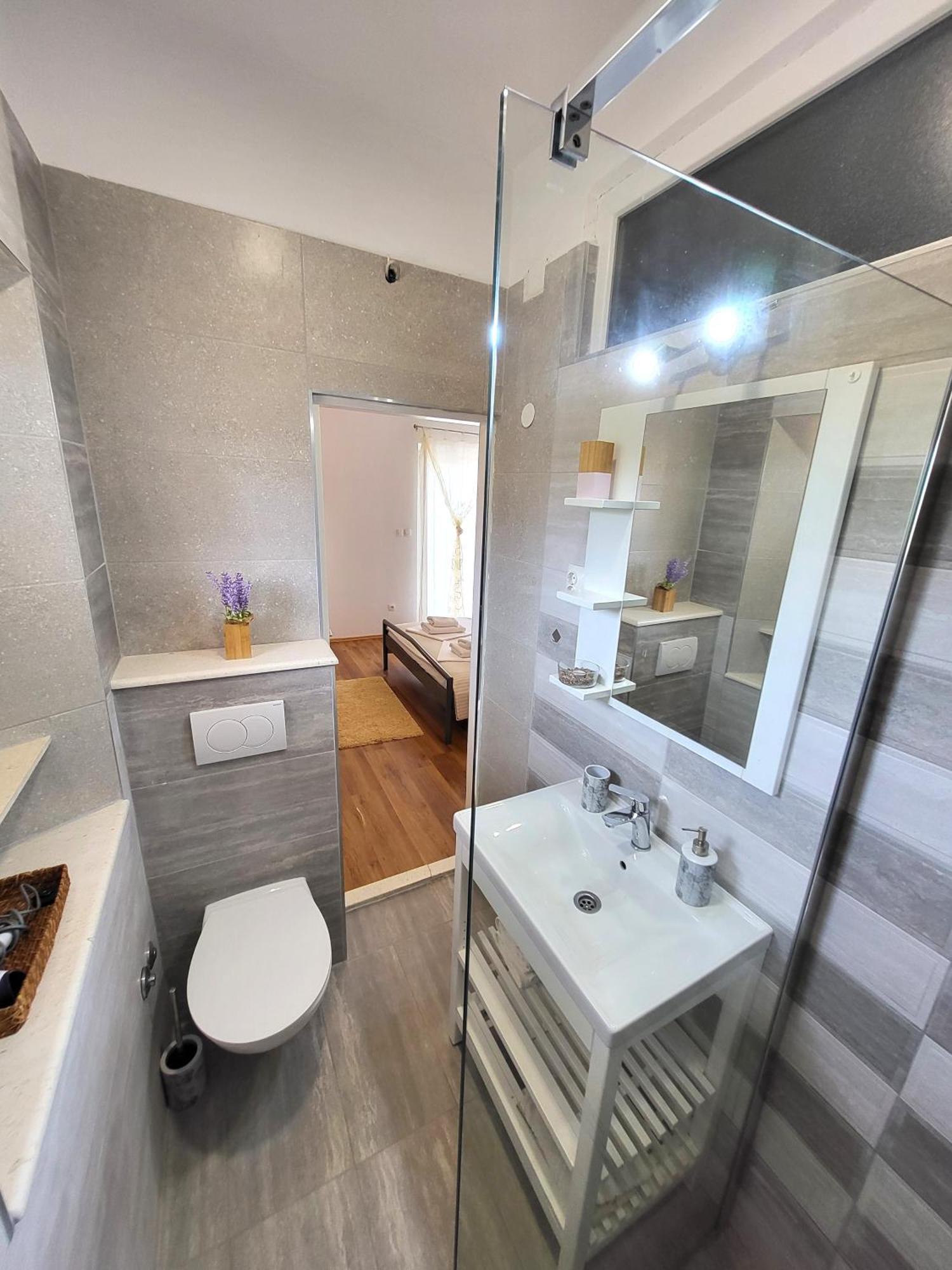 Apartments Vrisnik 耶尔萨 外观 照片