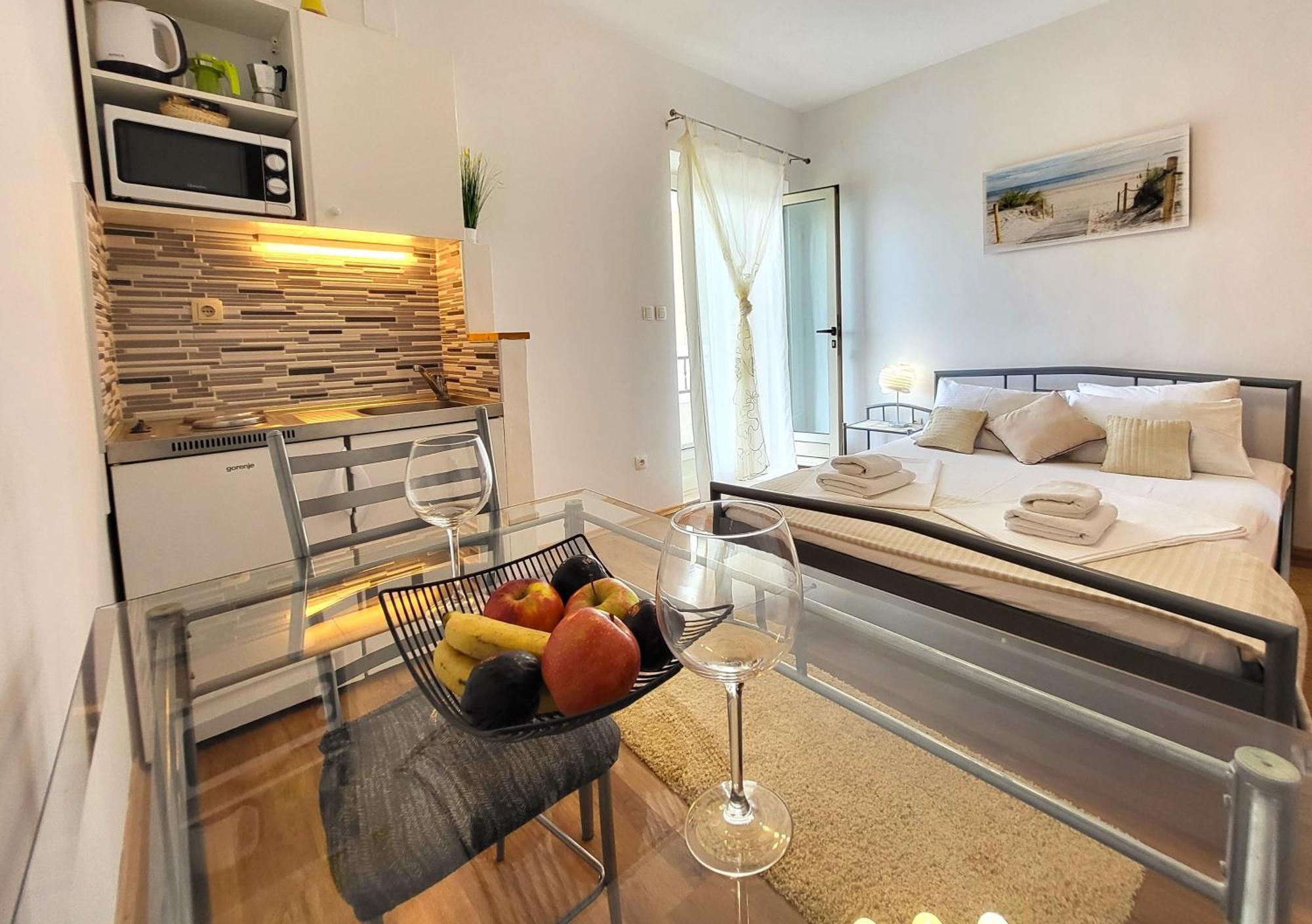 Apartments Vrisnik 耶尔萨 外观 照片