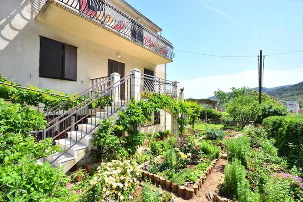 Apartments Vrisnik 耶尔萨 外观 照片