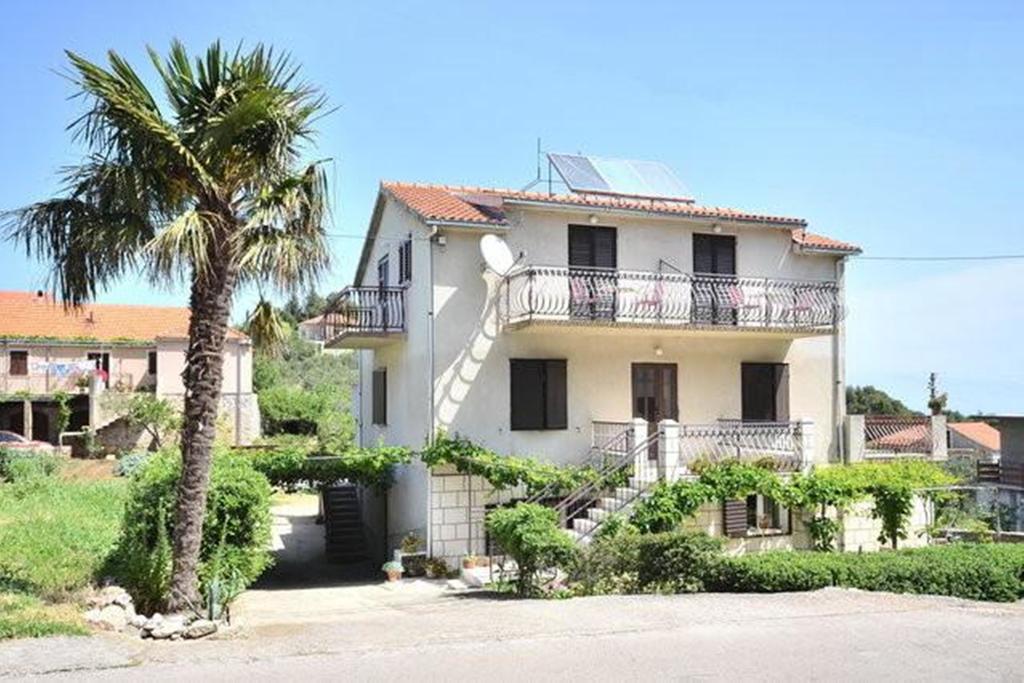 Apartments Vrisnik 耶尔萨 外观 照片