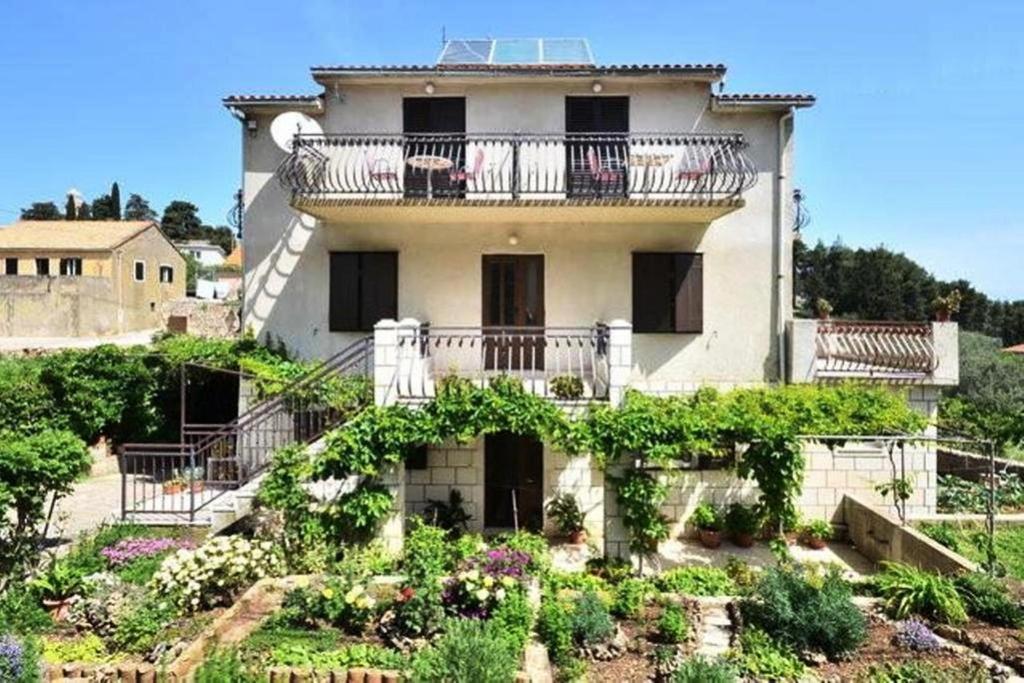 Apartments Vrisnik 耶尔萨 外观 照片