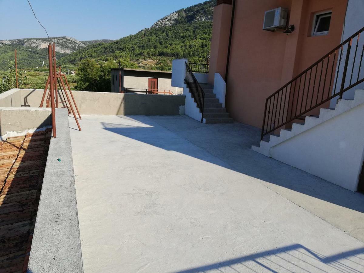 Apartments Vrisnik 耶尔萨 外观 照片